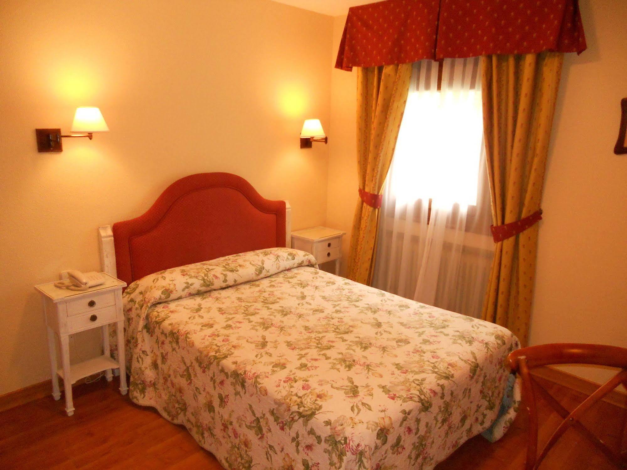 Hotel Rural Las Postas Навасеррада Екстер'єр фото